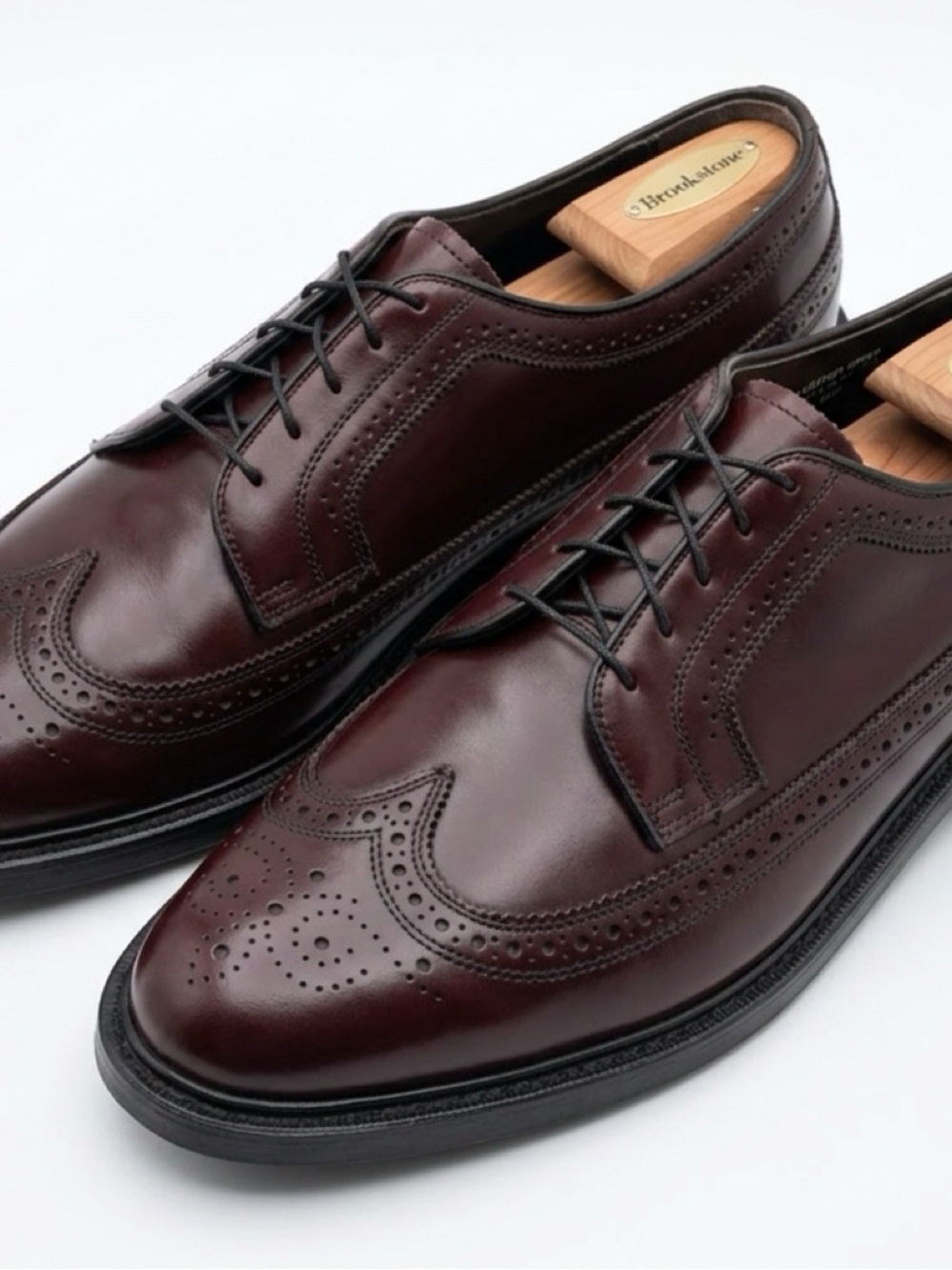 Classic Men's Wingtip Oxford Dress Shoes - Burgundy